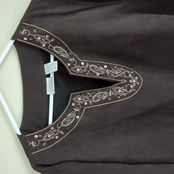 2X Erika Woman Faux Suede Brown Embellished Top - Picture 4 of 13